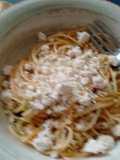 Spaghetti con chile guajillo y queso. ॐ