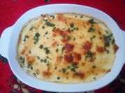 Una foto de coliflor al horno gratinada