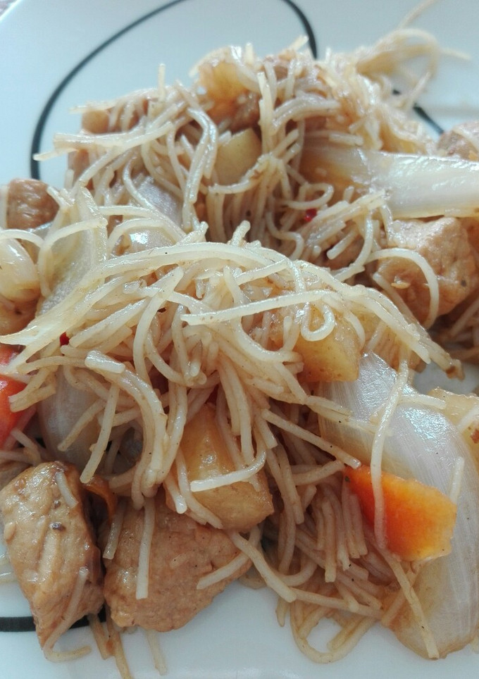 Una foto de Fideos Chinos transparentes con pollo