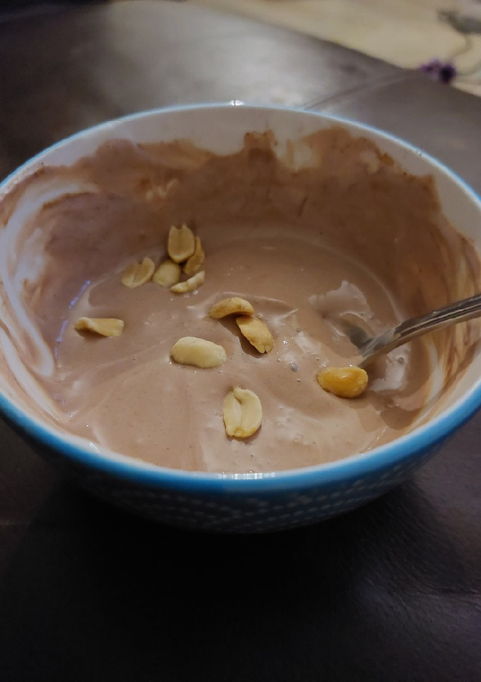 Una foto de Yogur proteico de chocolate fit