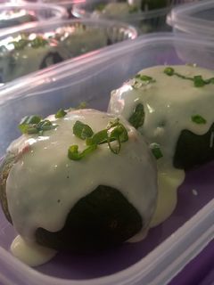 Una foto de Zapallitos rellenos con salsa de roquefort