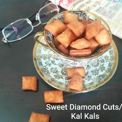 A picture of Sweet Diamond Cuts Shankarpali Kalakala.