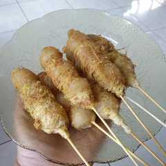 A picture of Cilung: Cilok pake Telur Gulung.