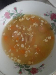 Una foto de Sopita de avena con salchicha