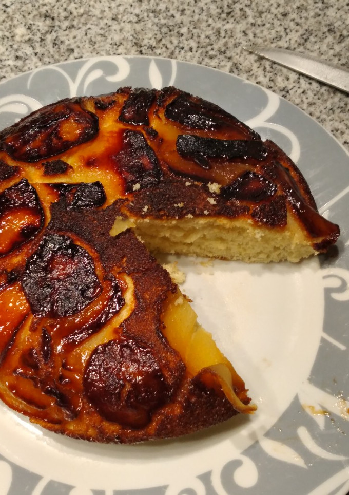 Una foto de Bizcocho de manzana en sartén