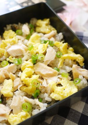 【元本山幸福廚房】鮭魚蛋鬆海苔飯 的食譜成品照片
