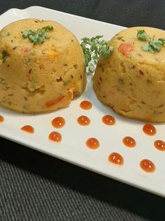 वैजिटेबल रवा उपमा (vegetable rava upma recipe in Hindi) रेसिपी मुख्य फोटो