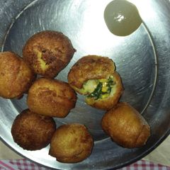 A picture of Palak Corn Chessy Bread Roll.
