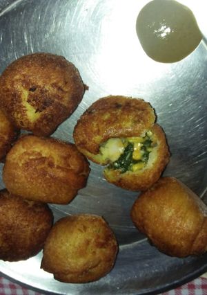 A picture of Palak Corn Chessy Bread Roll.