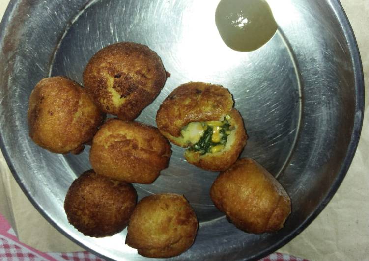 Steps to Prepare Ultimate Palak Corn Chessy Bread Roll