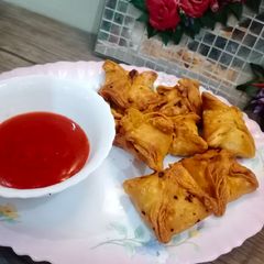 A picture of Square kachori.