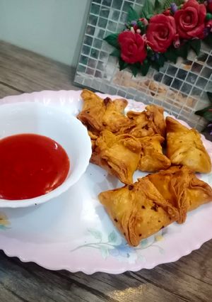 A picture of Square kachori.