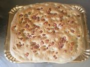Una foto di focaccia con pasta madre