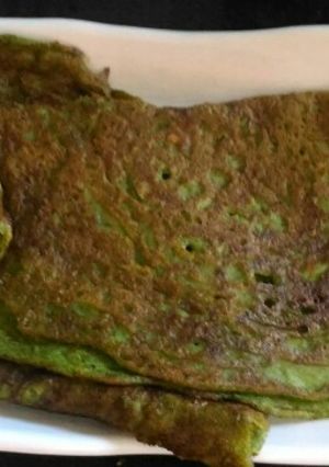 A picture of Leftover Rice & Sprouted Moog Dosa.