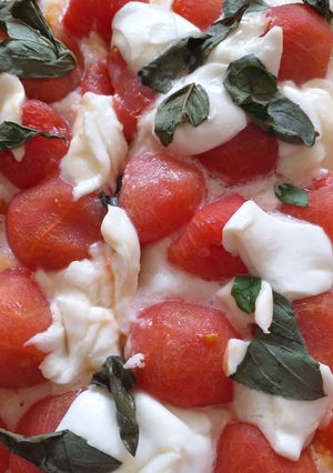 A picture of Gluten-Free Pizza with Cherry Tomatoes.