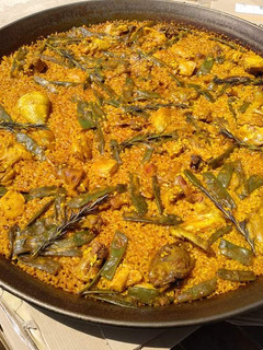 A picture of Paella Valenciana.