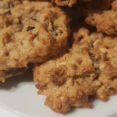 A picture of Gluten-free peanut raisin cookies.