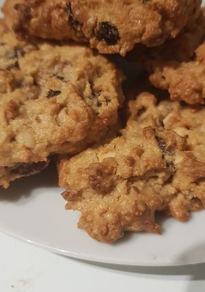 A picture of Gluten-free peanut raisin cookies.