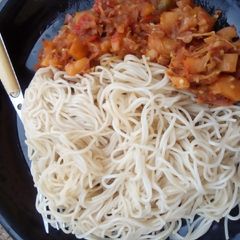 A picture of Spaghetti with Irish n mince meat sauce.