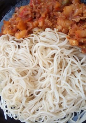 A picture of Spaghetti with Irish n mince meat sauce.