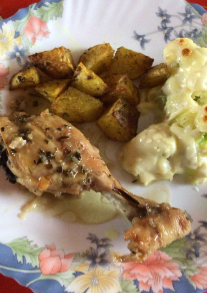 Una foto de Pollo mediterráneo al limón