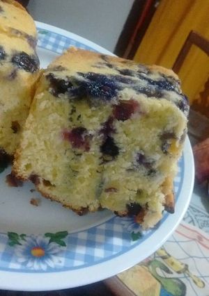 Una foto de Budín de arándanos y limón