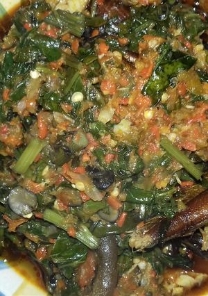 A picture of Efo riro.
