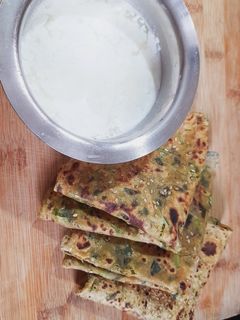 मेथी मटार स्टफ्ड पराठा (Methi Matar Stuff Paratha Recipe In Marathi) रेसिपी चे मुख्य फोटो