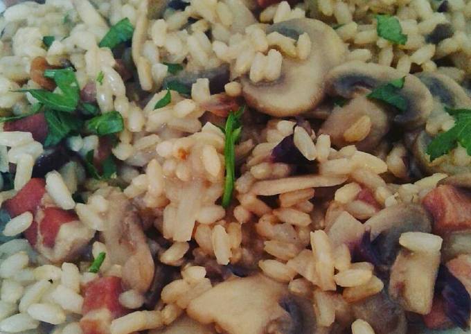 Ricetta di Veloce Risotto integrale con funghi speck e radicchio