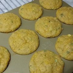A picture of Cornbread with Spring Onions.