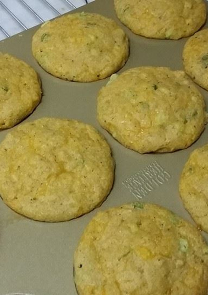 A picture of Cornbread with Spring Onions.