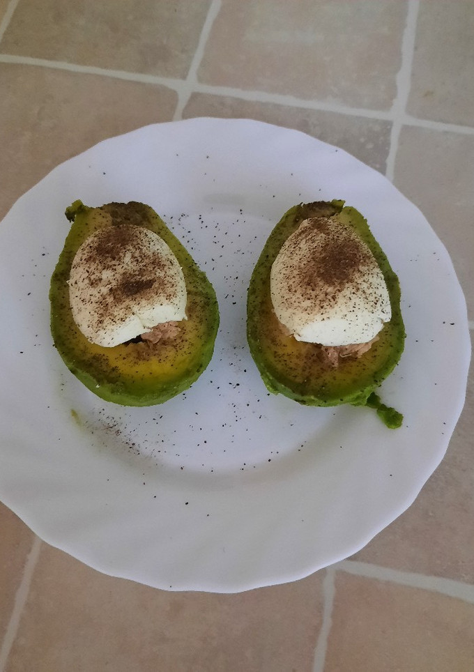 Una foto de Tapa de aguacate y huevo duro