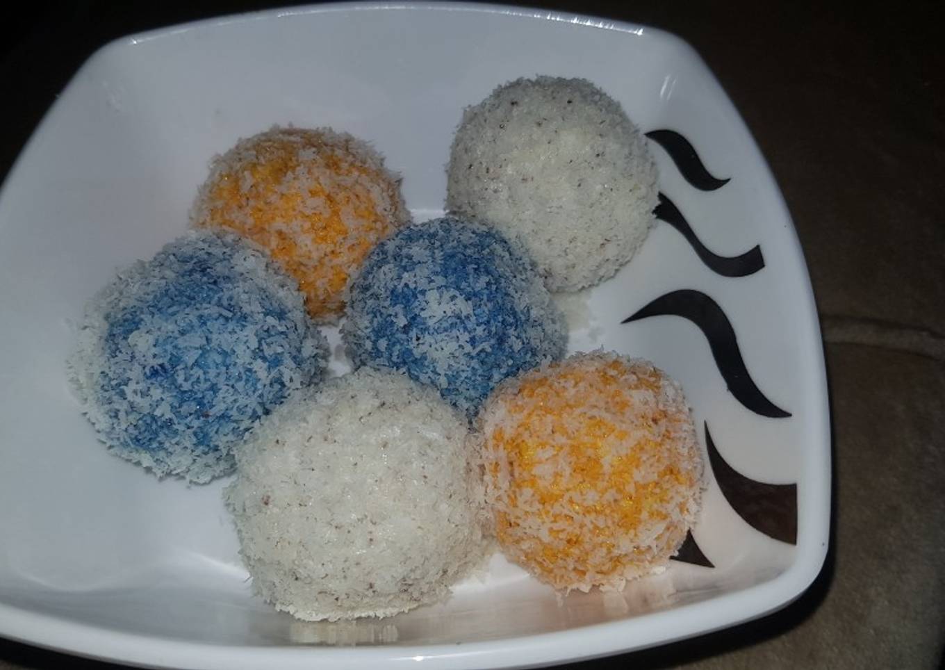 Coconut laddos