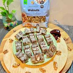 अखरोट खजूर बार्स (Walnut Date Bars)-レシピのメイン写真