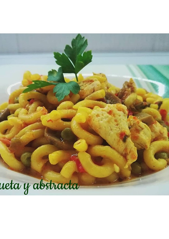 Una foto de Fideuá de pollo y verduras (Thermomix)