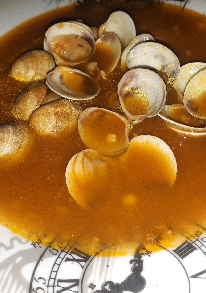 Una foto de Chirlas con salsa de tomate