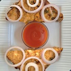 A picture of Stuffed bread pakoda.