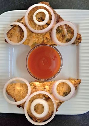 A picture of Stuffed bread pakoda.