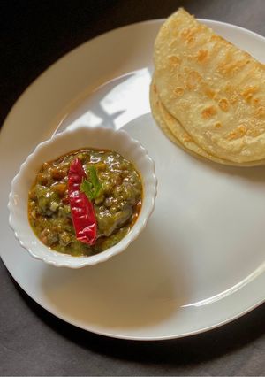 A picture of Sarson saag in Punjabi style in the pressure cooker in 20 mins.