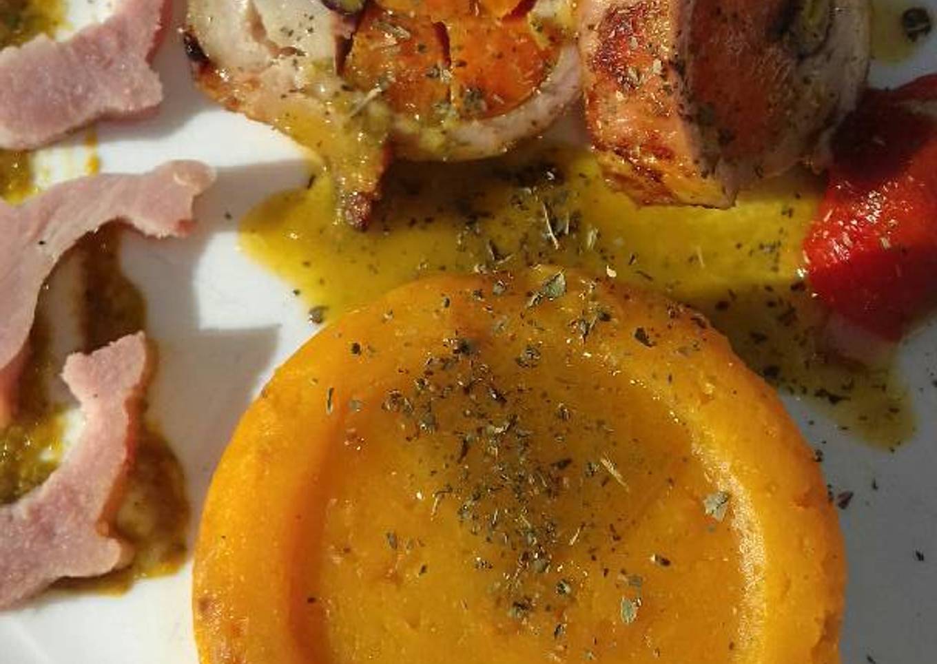 Matambre de cerdo al horno con puré de calabaza