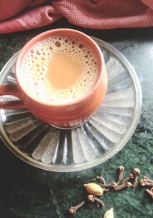 গরুর দুধের তৈরি খাঁটি চা(chaa recipe in Bengali) রেসিপির প্রধান ছবি