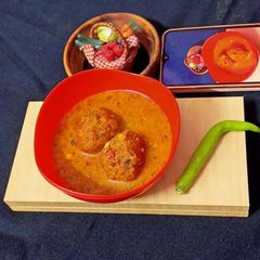 Cauliflower paneer kofta curry A picture of Cauliflower paneer kofta curry.