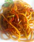 Bucattini con hongos y tomates secos, salteado c/vegetales