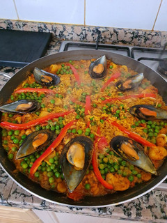 Una foto de Paella de marisco