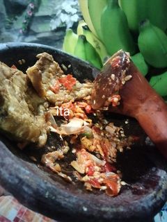 Foto resep Sambel bawang + tempe goreng penyet anget