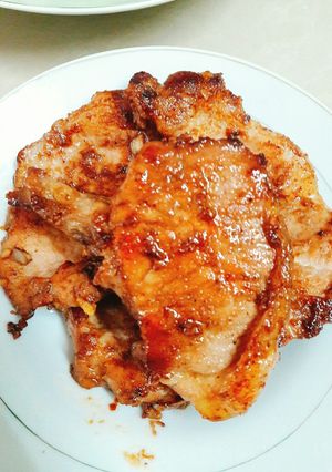 Hình của món Thịt chiên xá xíu cơm dĩa.