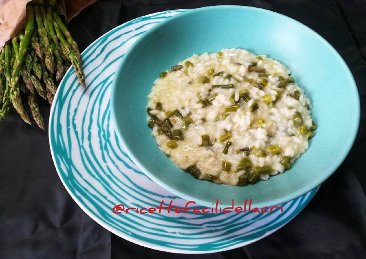 Steps to Prepare Ultimate Risotto con asparagi mantecato al gorgonzola