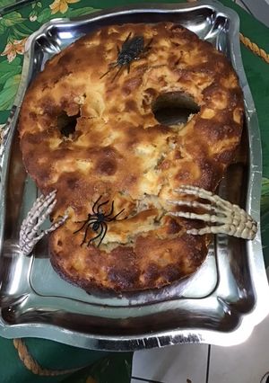 Une photo de Gâteau halloweenesque aux pommes, coing du Japon et noix