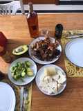 Alitas y costilla de res con salsa BQ