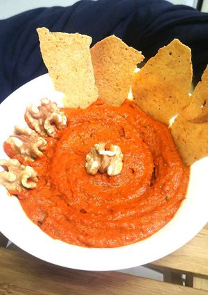 मुहम्मरा (अरेबिक डिप) (Muhammara recipe in marathi) रेसिपी चे मुख्य फोटो 